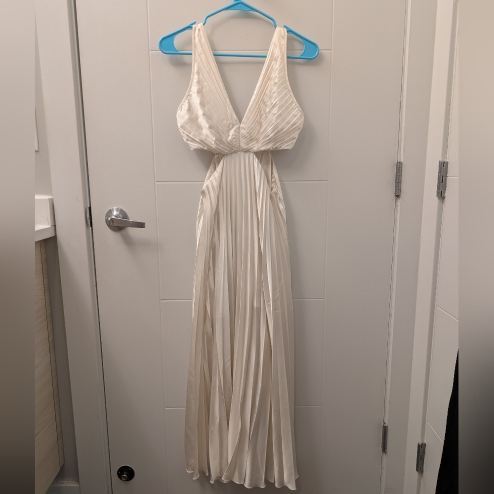 New! A&F Ivory Pleated Midi Dress